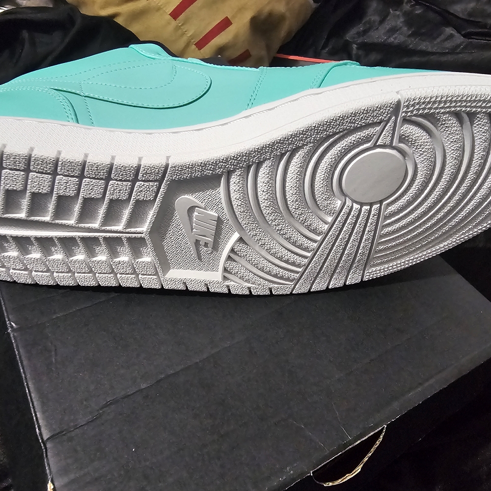 Jordan Air 1 Low Hyper Turqoise - Picture 7 of 9